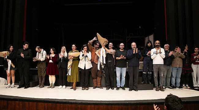 İzBBŞT'nin "Yolcu" adlı oyunu Bursa'da sahnelendi