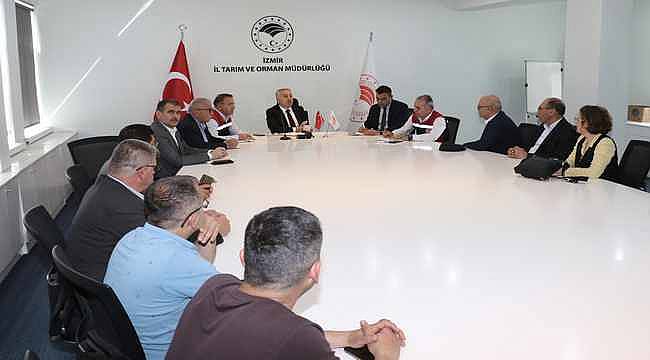 İzmir'de Çiğ Süt Sektörü Masaya Yatırıldı: Üreticiler ve Yetkililer Buluştu