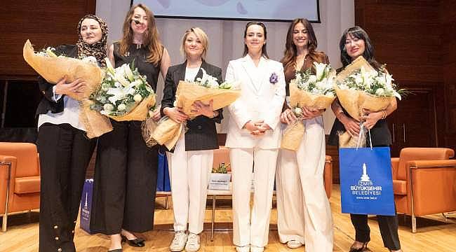 İzmir'de "Kadın İsterse" Paneli: İlham Veren Kadın Hikâyeleri