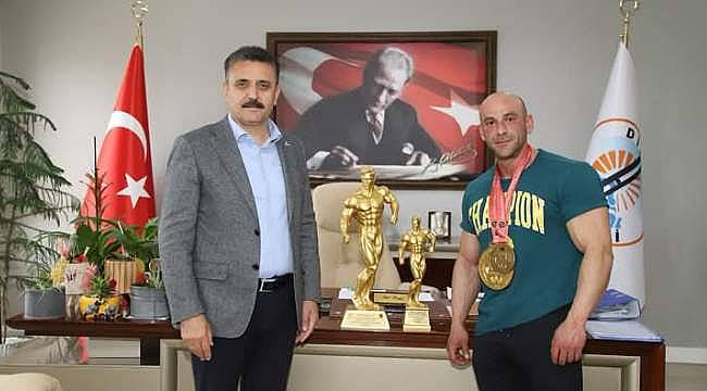 Başkan Kırgöz, Şampiyon Zabıtayı Makamında Ağırladı