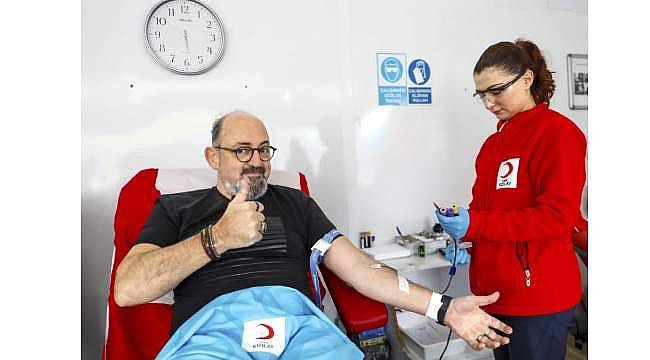 Prof. Dr. Sinan Canan'dan Kan Bağışı Çağrısı: "Birbirimize Candan Bağlıyız"
