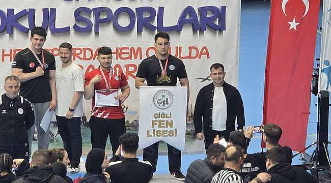Çiğli Fen Lisesi öğrencisi Taha Çaylak, Bilek Güreşinde Türkiye İkincisi Oldu