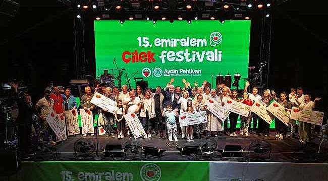 Emiralem Çilek Festivali'ne rekor katılım