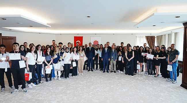"Okul Gazetesi" Projesinin İkincisi Tamamlandı: Genç Kalemler Ödüllerine Kavuştu