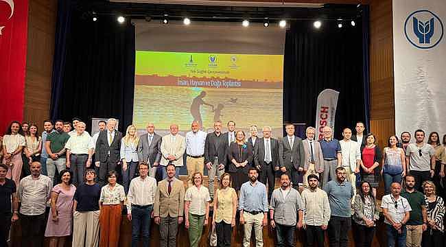 İzmir'de "Tek Sağlık Çerçevesinde; İnsan, Hayvan ve Doğa" paneli düzenledi