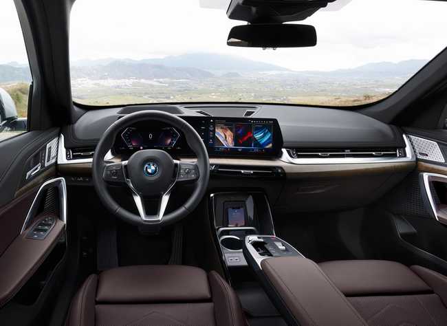 Borusan Otomotiv'in Türkiye distribütörü olduğu BMW’nin tamamen elektrikli kompakt SAV modeli Yeni BMW iX1 gösterimi, Kerem Giriş’in otomobilden esinlenerek tasarladığı ‘Dream Away’ adlı tasarımı ile CI Bloom Çağdaş Sanat Fuarı’nda gerçekleşiyor.