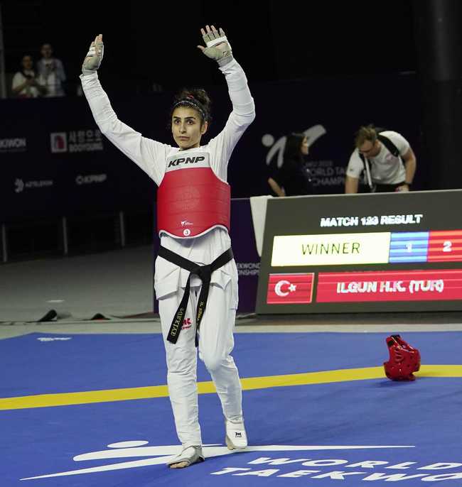 Bursa Büyükşehir Belediyesporlu milli taekwondocu Hatice Kübra İlgün, dünya üçüncüsü olarak Bursa’ya yeniden büyük bir gurur yaşattı.