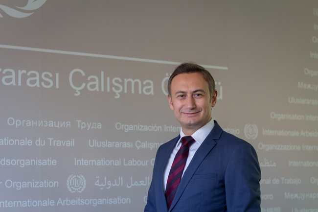 Türkiye dışındaki bir ülkede ILO’yu temsil edecek ilk Türk olan Numan Özcan, 1 Nisan 2023 tarihinde yeni görevine başlayacak. 