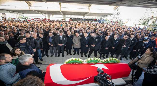 İzmirli iş insanı, Yaşar Holding'in kurucusu ve onursal başkanı 98 yaşındaki Selçuk Yaşar için Bostanlı Beşikçioğlu Camii’nde cenaze töreni düzenlendi. 