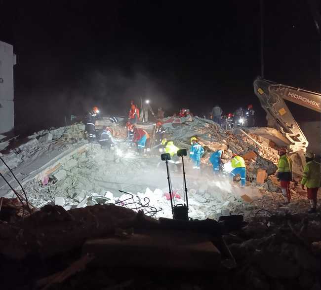 Kınık Polyak Maden kurtarma ekiplerinden oluşan arama kurtarma ekibi yaptığı çalışmalar sonucunda 12 vatandaşı enkaz altından sağ olarak çıkardı. 