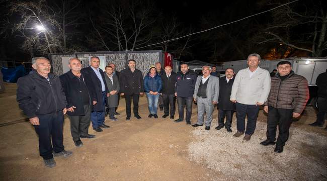 İzmir Büyükşehir Belediye Başkanı Tunç Soyer, Kahramanmaraş merkezli 11 ili etkileyen depremde büyük hasar gören Adıyaman'ın Gölbaşı ilçesi ile Harmanlı beldesini ziyaret etti. 
