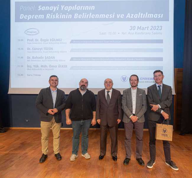 Gerçekleştirilen sunumların ardından Yaşar Üniversitesi Rektörü Prof. Dr. Cemali Dinçer, konuşmacılara adlarına dikilmiş fidanların sertifikalarını verdi. Anı fotoğrafı çekilmesi ile panel sona erdi.