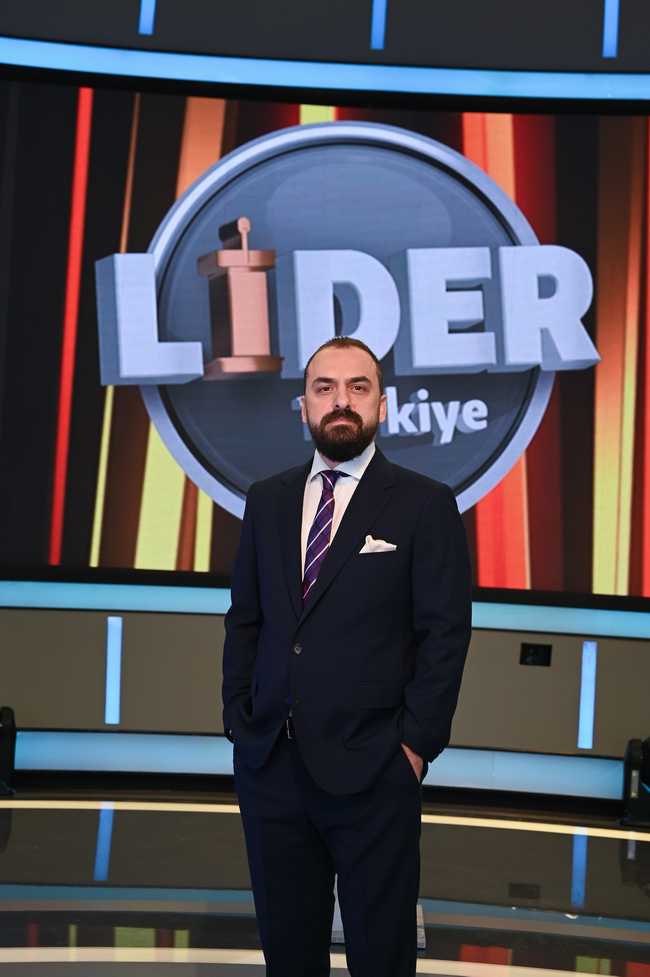Araştırmacı, Siyasal İletişimci ve Stratejist Faruk Acar’ın mentorluğunda Habertürk ekranlarında saat 23.30’da yayınlanan Lider Türkiye’de kıyasıya mücadele ediyor.