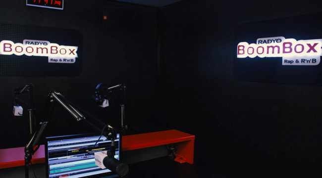 Türkçe Rap ve R'n'B müziğe özel odaklanan en yeni radyo istasyonu Radyo BoomBox yayın hayatına başladı.