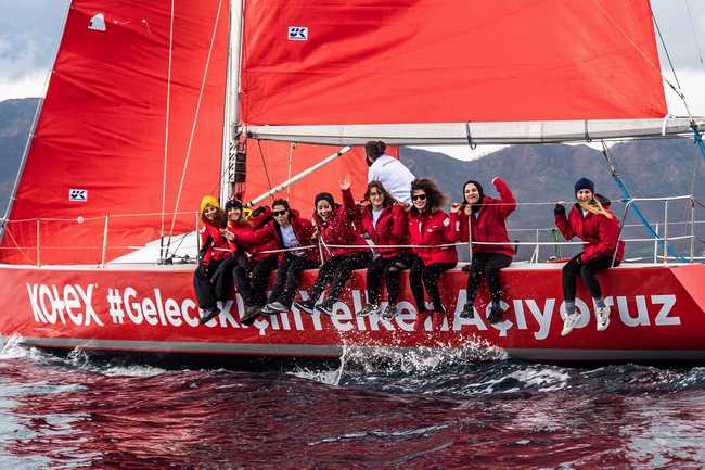 Kotex Türkiye’nin Cumhuriyetimizin 100. yılında hayata geçirdiği Cumhuriyetin Kızları projesi, genç kadınları denizle buluşturmaya devam ediyor.