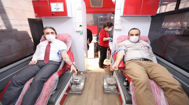 Denizli Büyükşehir Belediyesi DESKİ Genel Müdürlüğü ve Türk Kızılayı Denizli Kan Bağışı Merkezi 10. kez kan bağışı kampanyası gerçekleştirdi.
